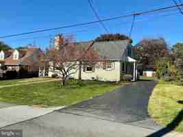 featured image of 923 Spruce St