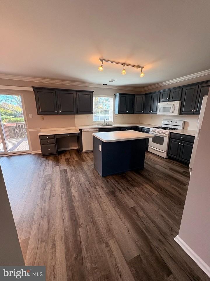 905 Kennedy Ct - Photo 6 of 28