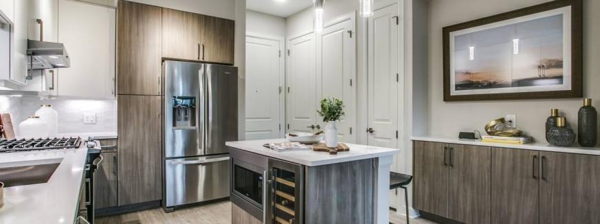 1325 Montrose Boulevard - Photo 7 of 10