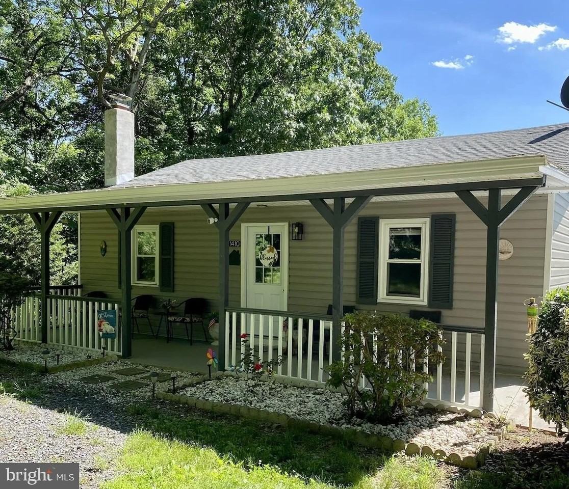 1410 Fleming Park Rd - Photo 2 of 14