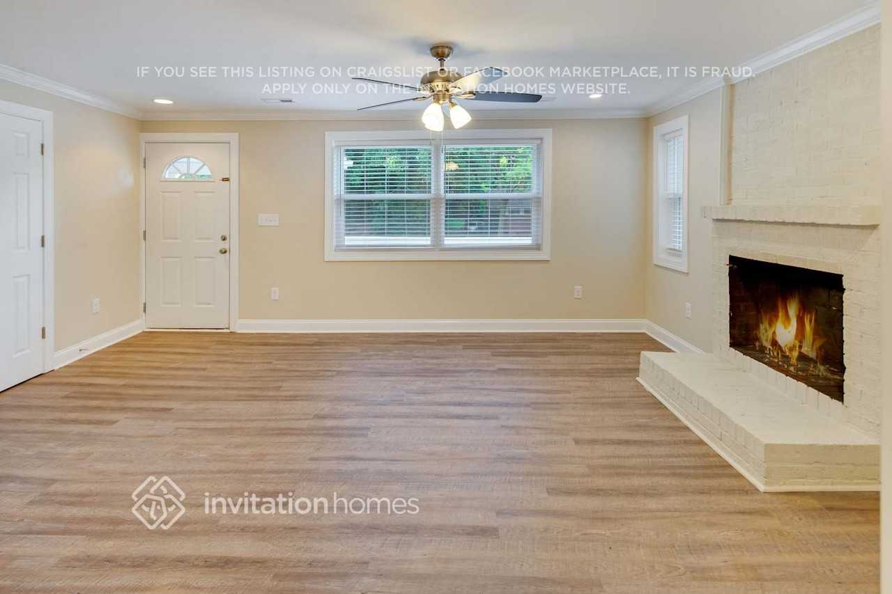 1517 Lasalle St - Photo 2 of 20