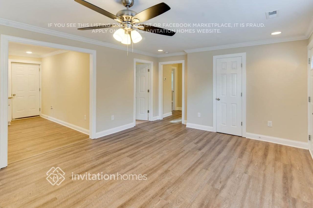 1517 Lasalle St - Photo 3 of 20