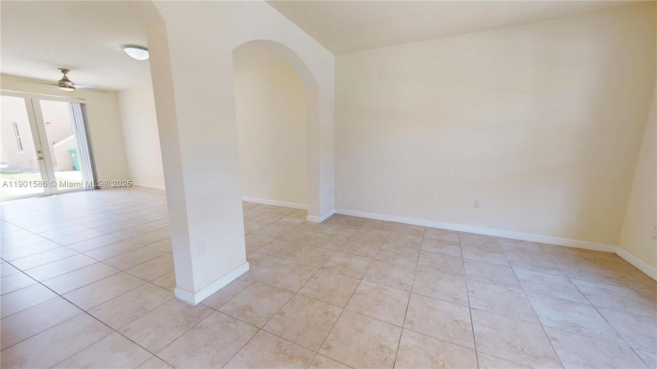 9391 Sw 171st Ave - Photo 4 of 28