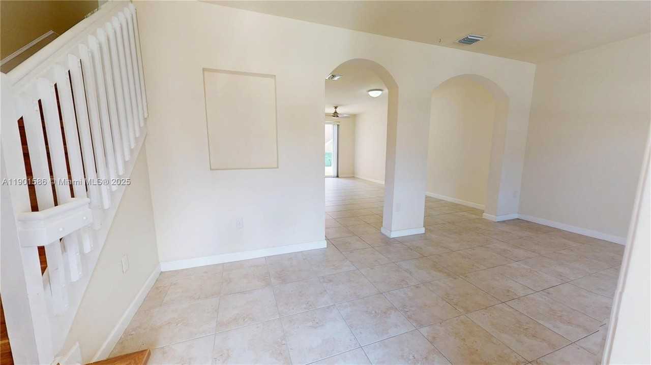 9391 Sw 171st Ave - Photo 6 of 28