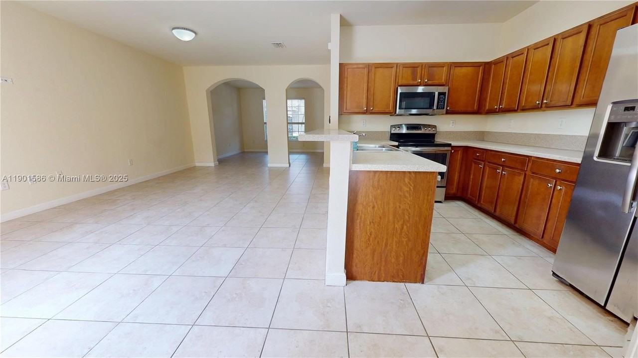 9391 Sw 171st Ave - Photo 7 of 28