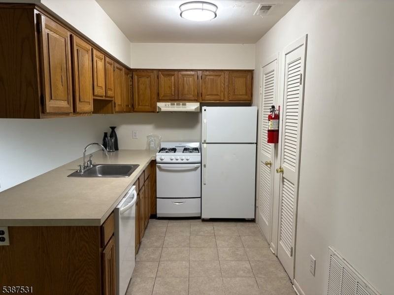 1 Gray Rock Dr - Photo 2 of 5