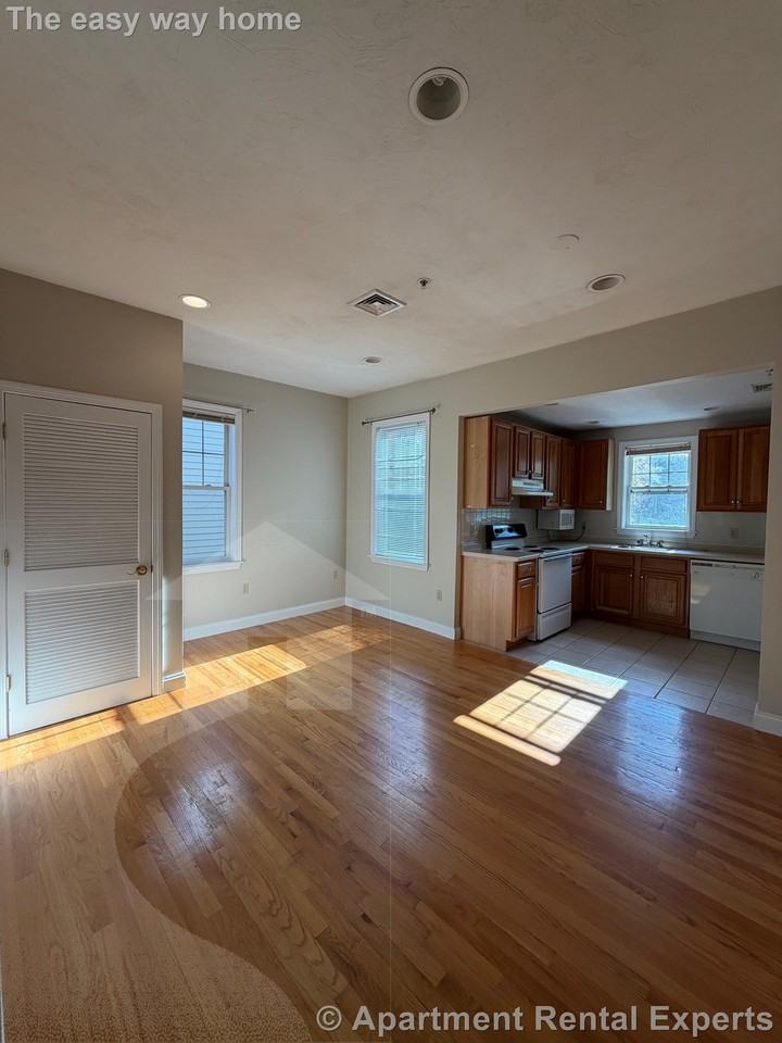 466 Green St #9 - Photo 4 of 14