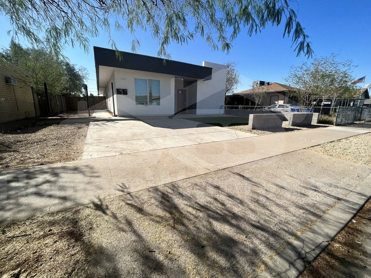 1437 E Roosevelt St #A