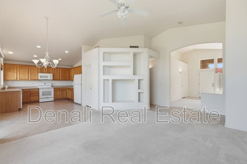 4626 E Thorn Tree Dr - Photo 7 of 30