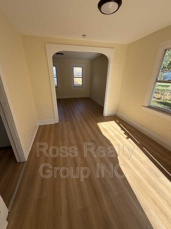 1116 N Ontario St - Photo 2 of 6