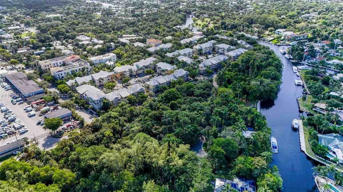 1332 Sw 2nd Ct - Photo 2 of 6