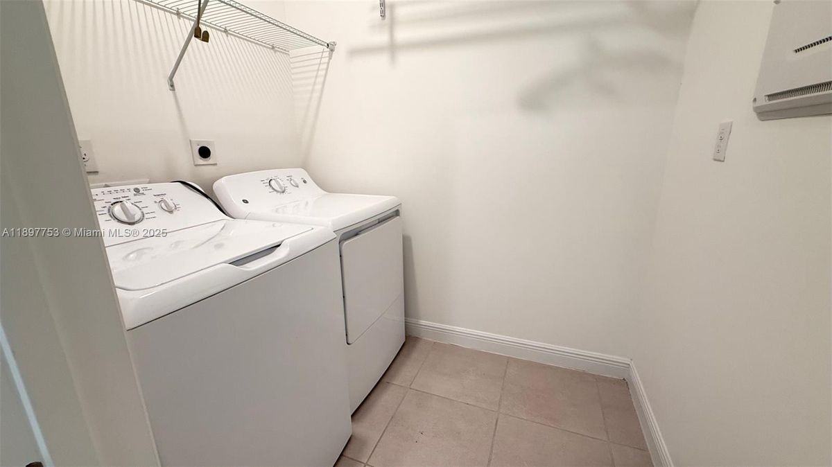 1040 Rio Ct - Photo 5 of 6