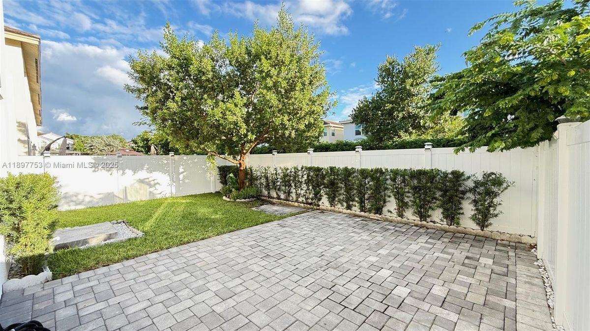 1040 Rio Ct - Photo 6 of 6