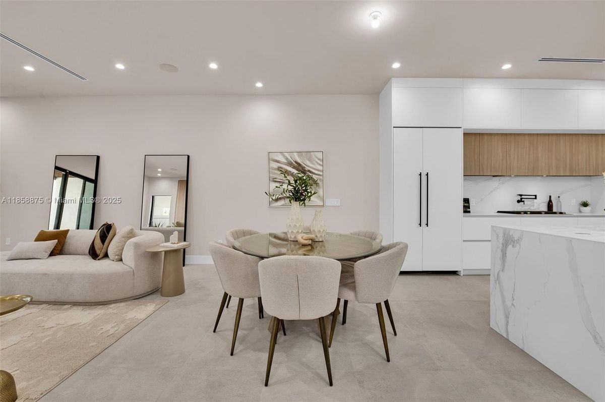 921 Ne 17th Ter - Photo 6 of 11