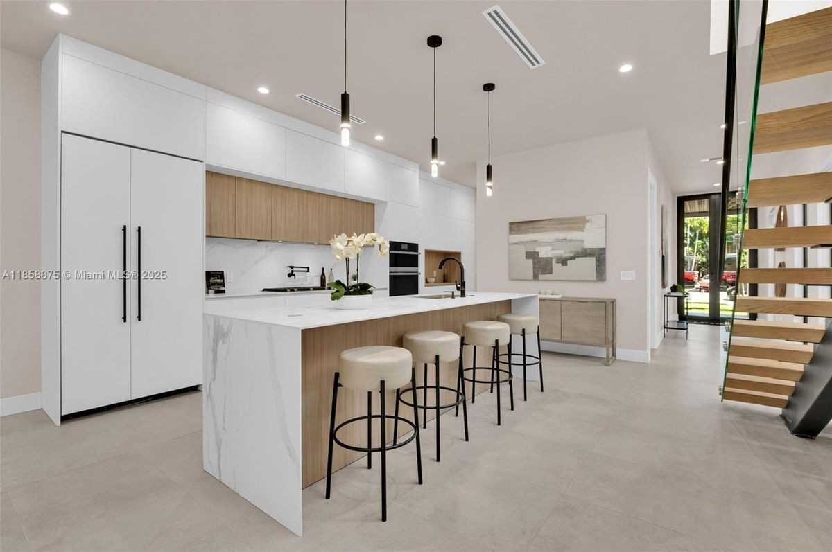 921 Ne 17th Ter - Photo 7 of 11