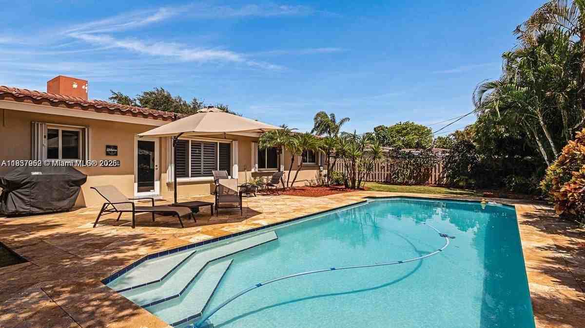 2632 Ne 30th St - Photo 2 of 6