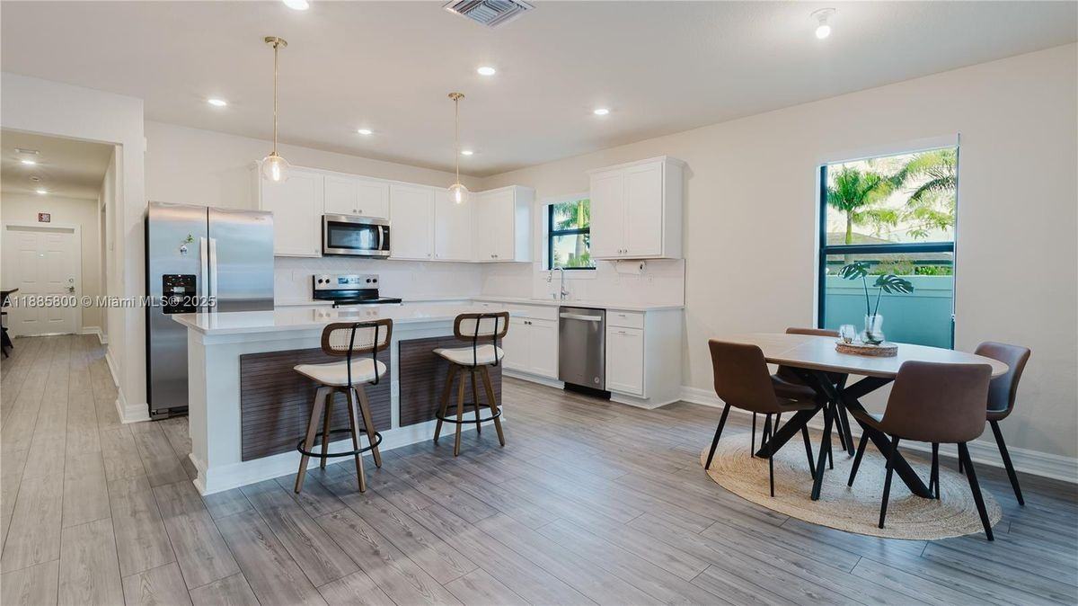 3001 Hibiscus Ave - Photo 2 of 18