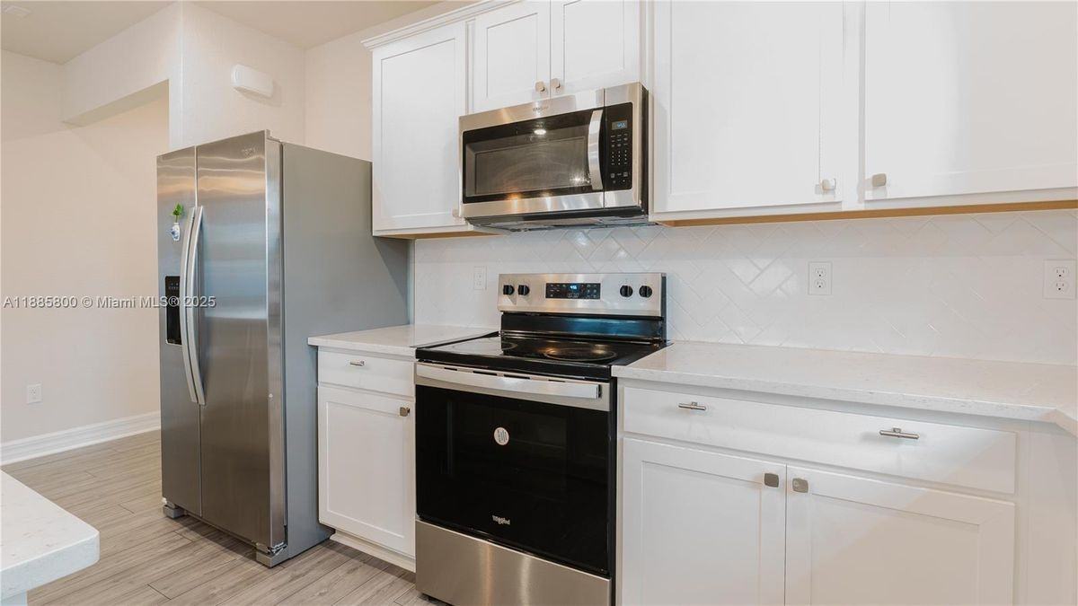 3001 Hibiscus Ave - Photo 3 of 18