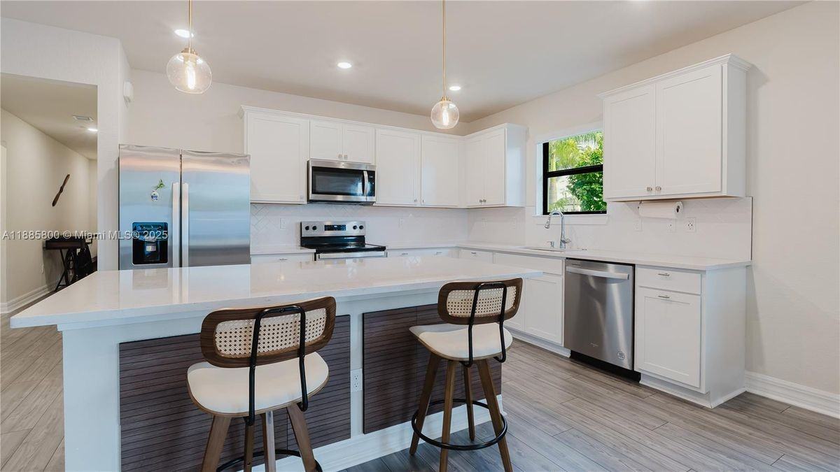 3001 Hibiscus Ave - Photo 5 of 18