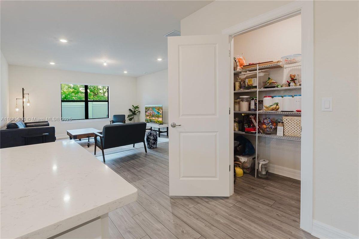 3001 Hibiscus Ave - Photo 6 of 18