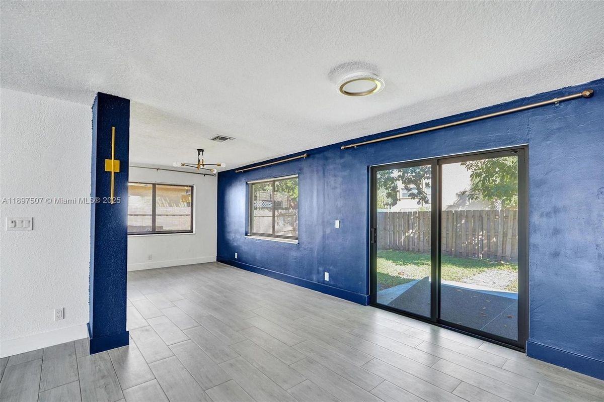 8105 Sw 10th St - Photo 4 of 11