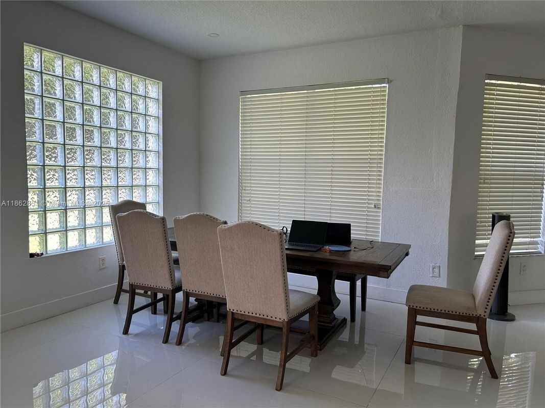 16101 Sw 27th St - Photo 2 of 12