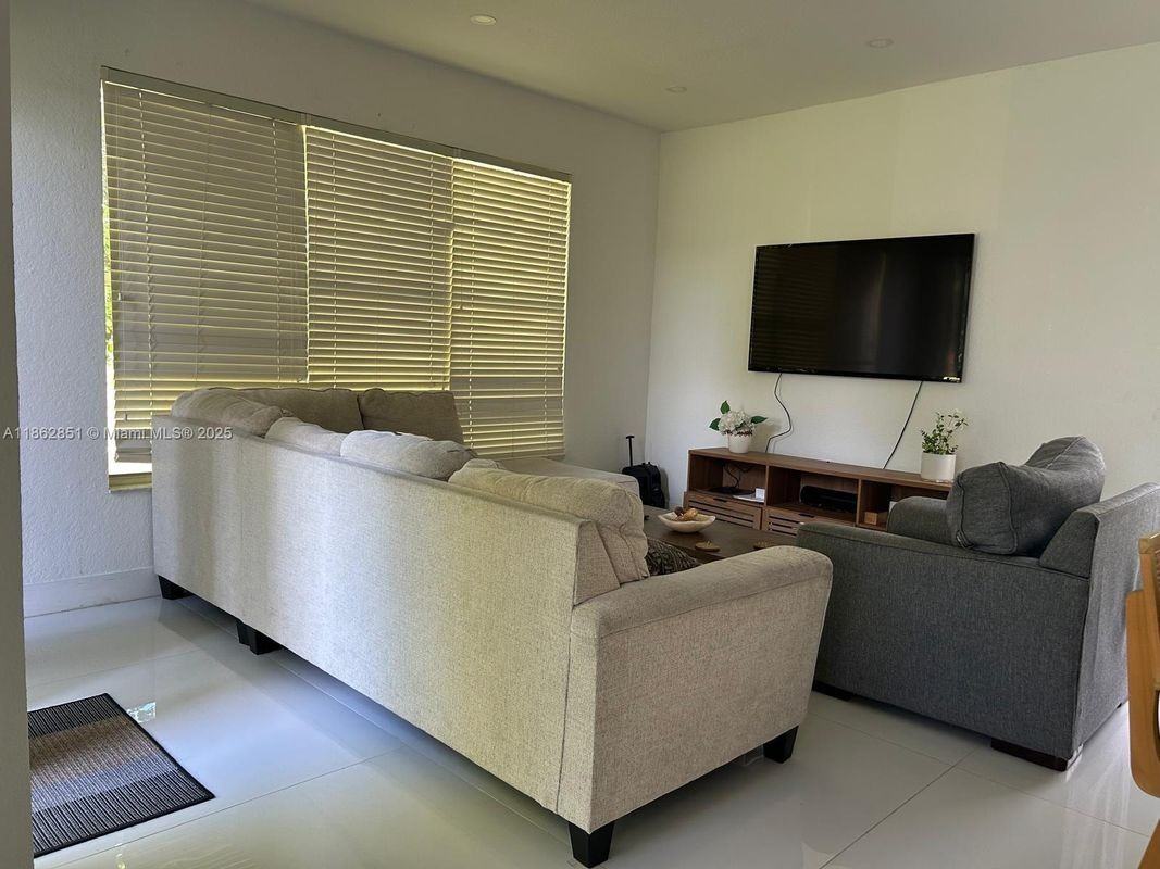 16101 Sw 27th St - Photo 4 of 12