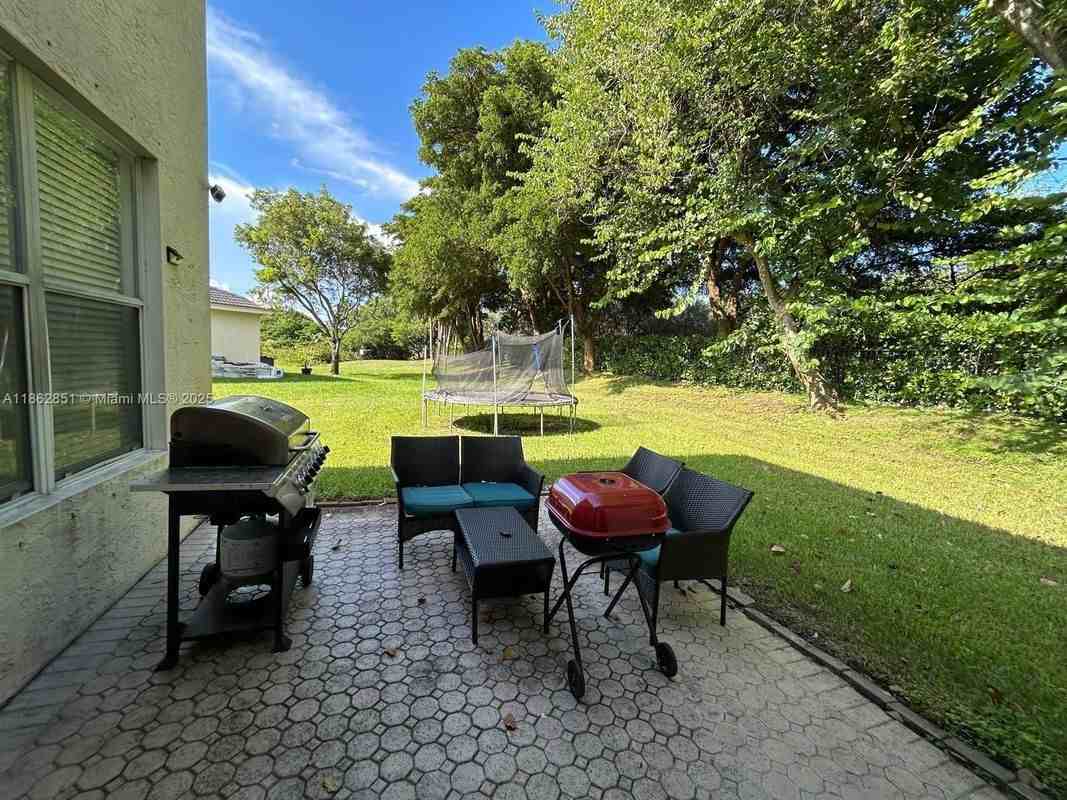 16101 Sw 27th St - Photo 5 of 12