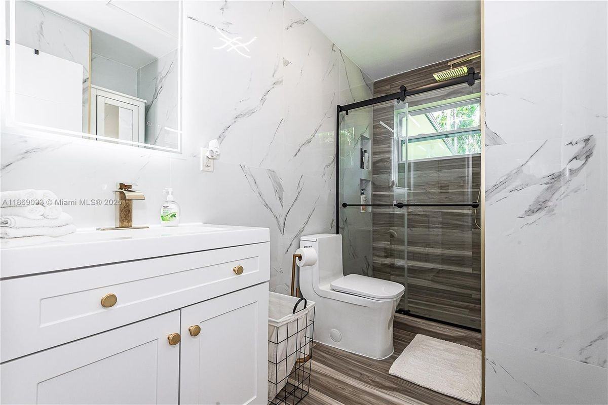 1521 Arthur St - Photo 2 of 20