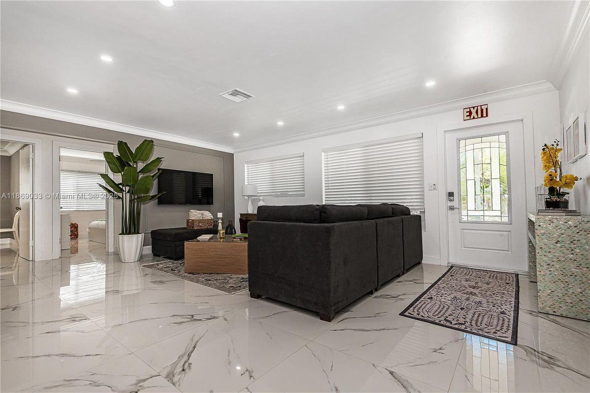 1521 Arthur St - Photo 6 of 20