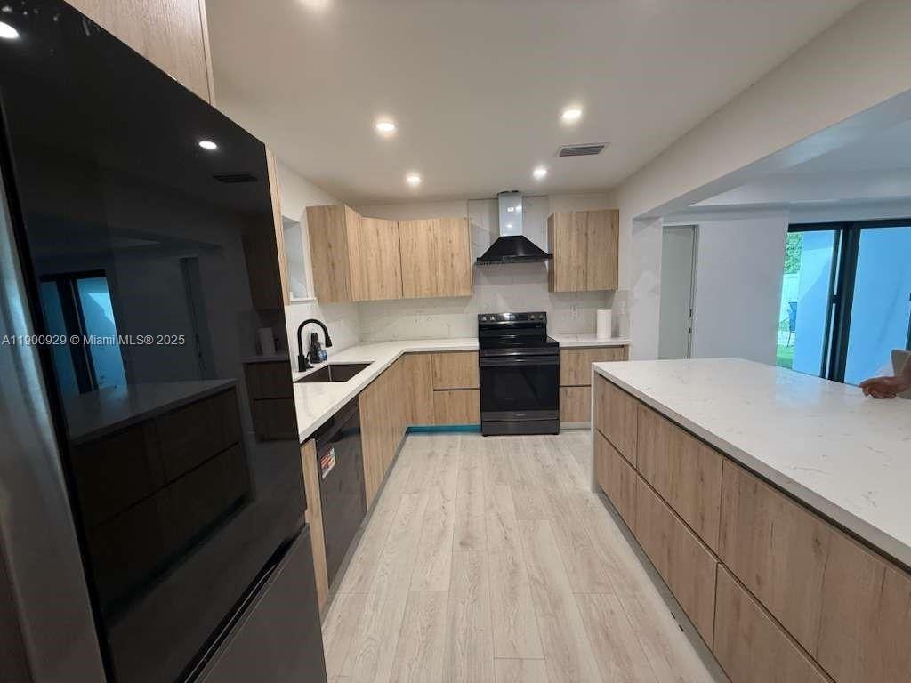 2227 Roosevelt St - Photo 3 of 16