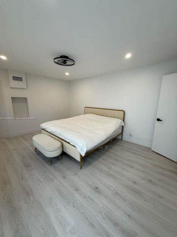 2227 Roosevelt St - Photo 4 of 16