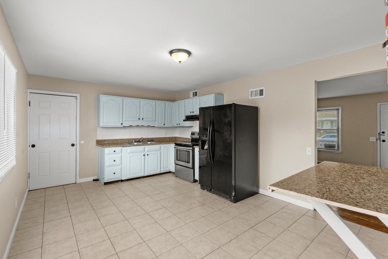 11548 Criterion Avenue - Photo 5 of 27