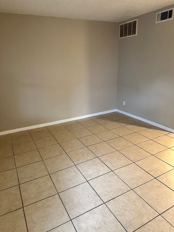 LIT-619 Brookside Apartments - Photo 4 of 10