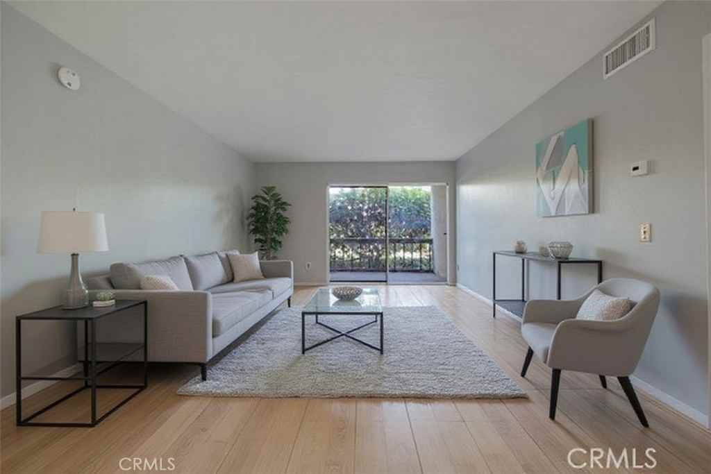 23515 Lyons Ave - Photo 2 of 6