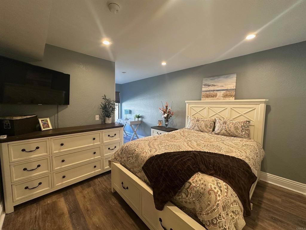 8731 Graves Ave - Photo 3 of 6