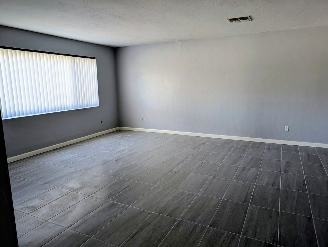 2432 E Eastland St #NA - Photo 2 of 9