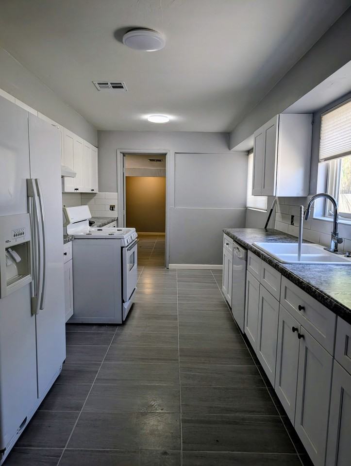 2432 E Eastland St #NA - Photo 3 of 9