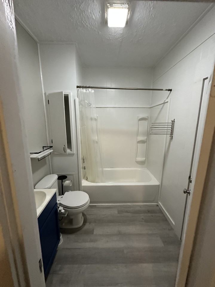 613 S 10th St #B - Photo 3 of 9