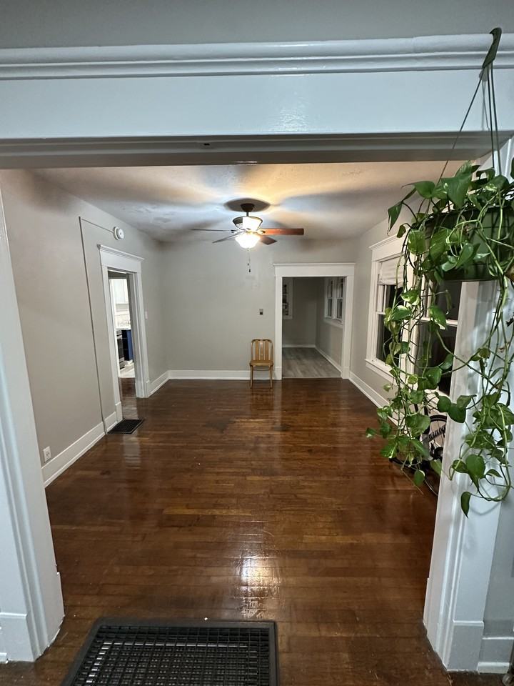 613 S 10th St #B - Photo 4 of 9