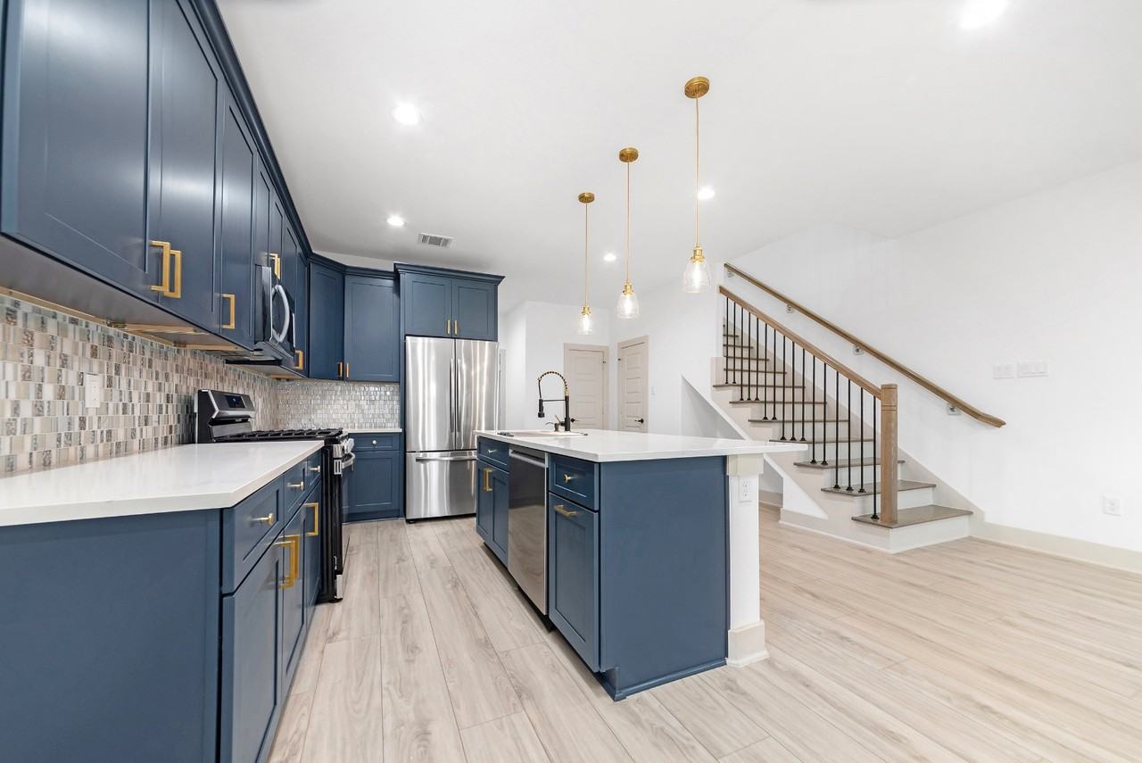 837 West Little York Road - Photo 6 of 20