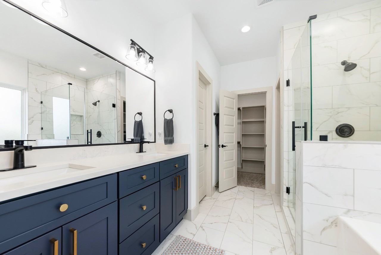 837 West Little York Road - Photo 7 of 20