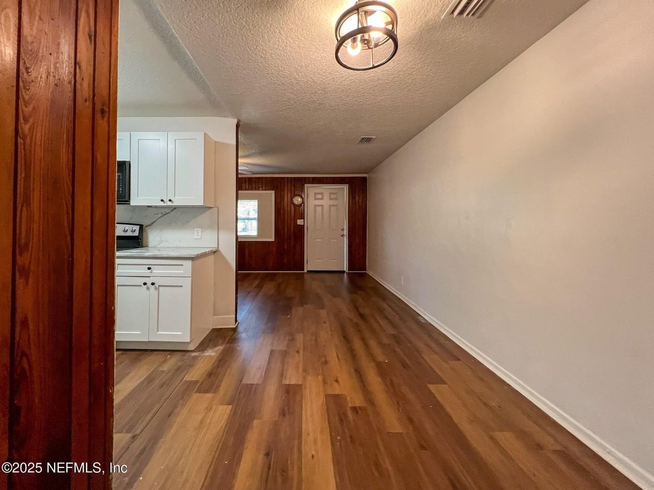 3220 Myra St - Photo 5 of 19