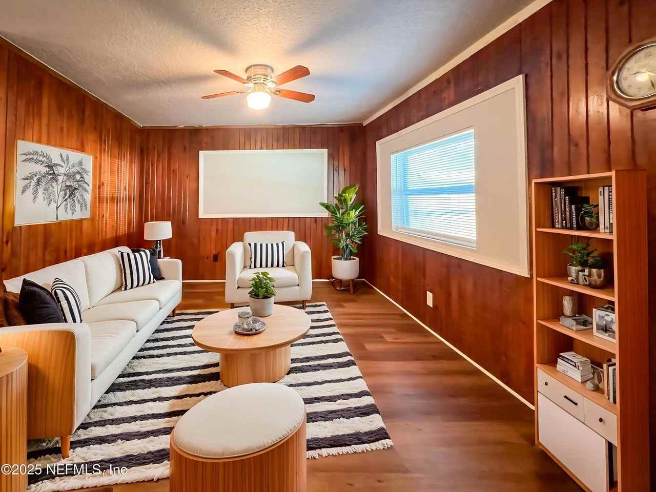 3220 Myra St - Photo 3 of 19