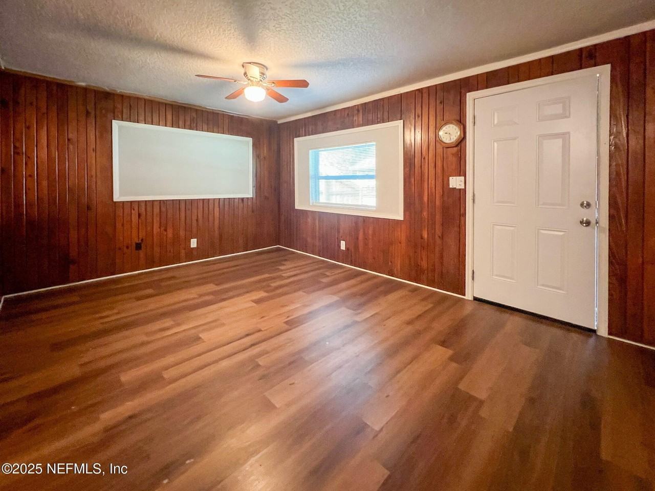 3220 Myra St - Photo 4 of 19