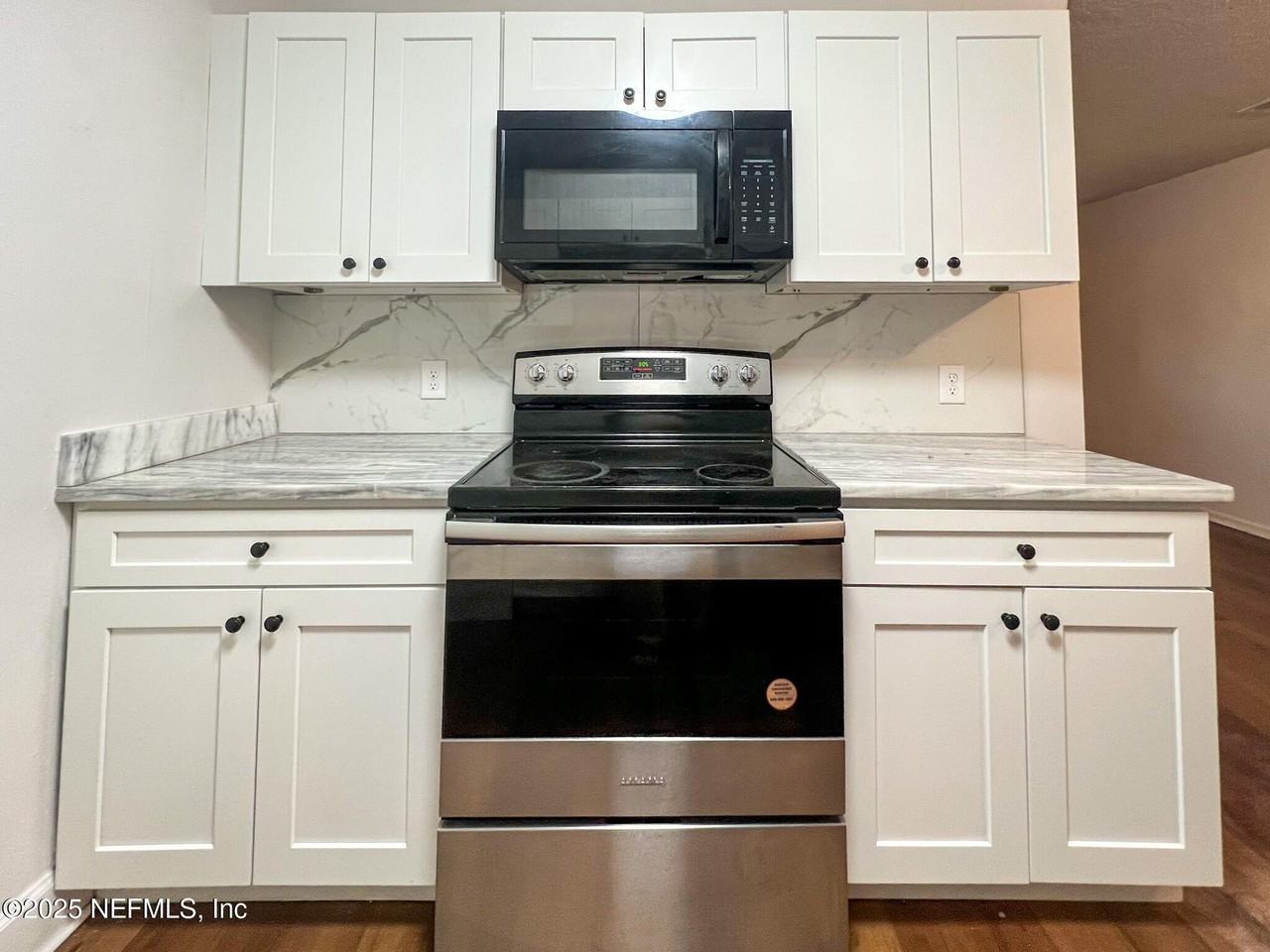 3220 Myra St - Photo 7 of 19