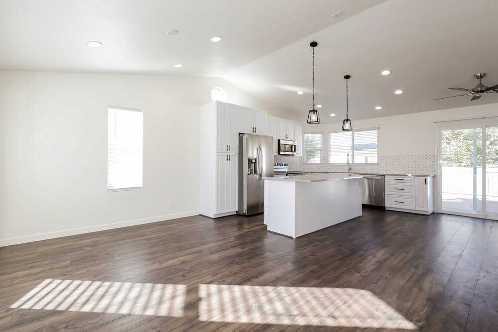 4732 W Helenic Ln - Photo 7 of 19