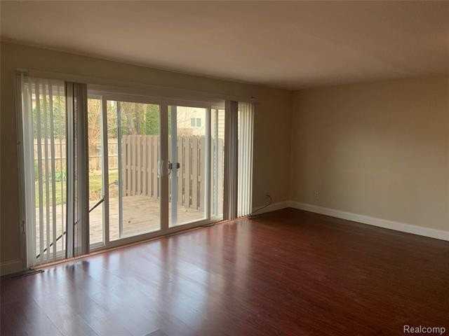 6320 Laurentian Court - Photo 4 of 24