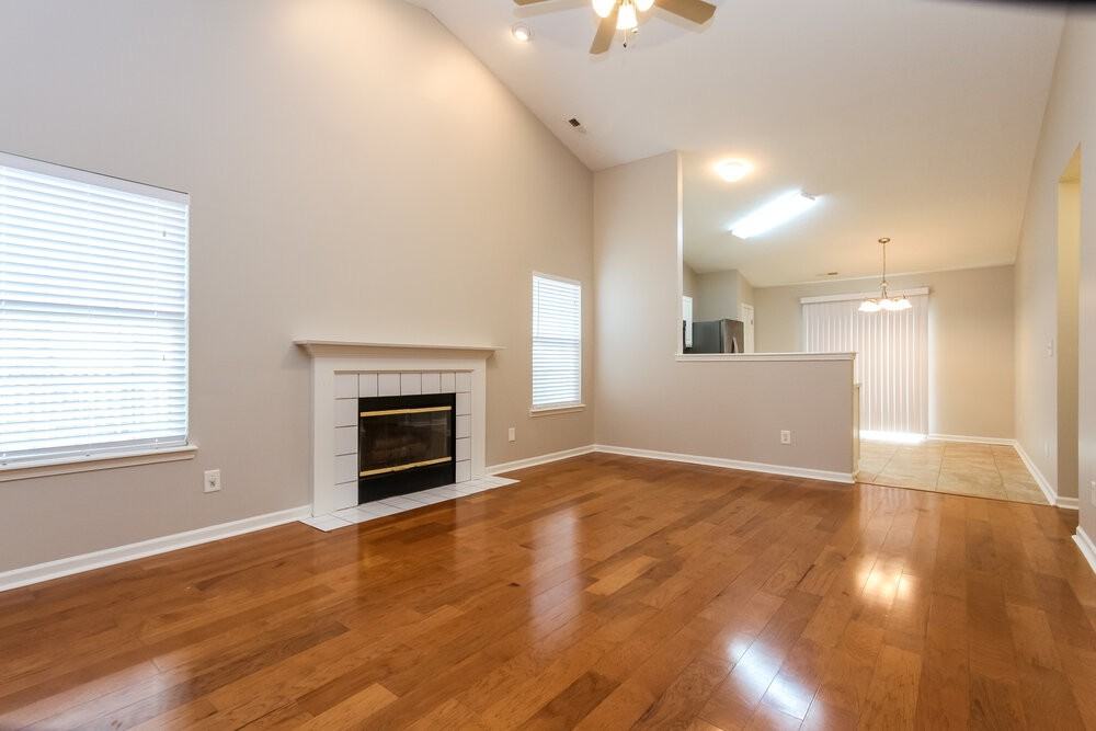 1108 Newgate Cir - Photo 4 of 15