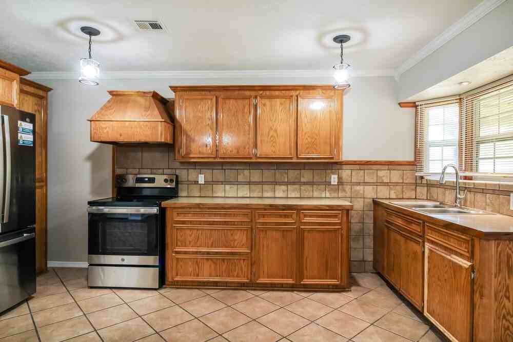 2701 5th Avenue North - Photo 6 of 16